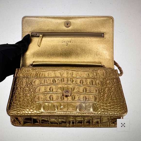 Chanel Runway Metallic Crocodile Embossed Gold WOC with Antique Gold Tone Chain - Picture 4 of 8